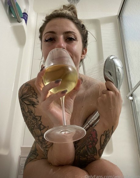 Angdollarsign star erotic photo