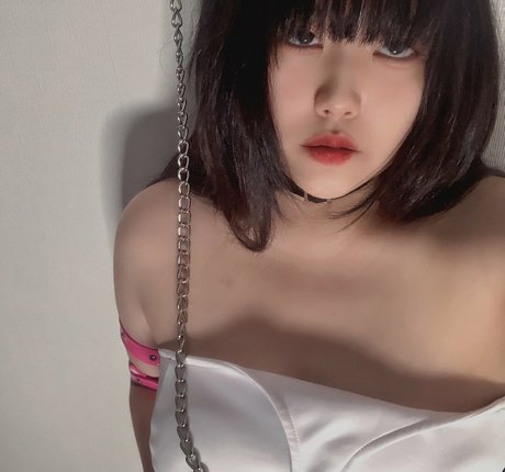 yul off naked model pic