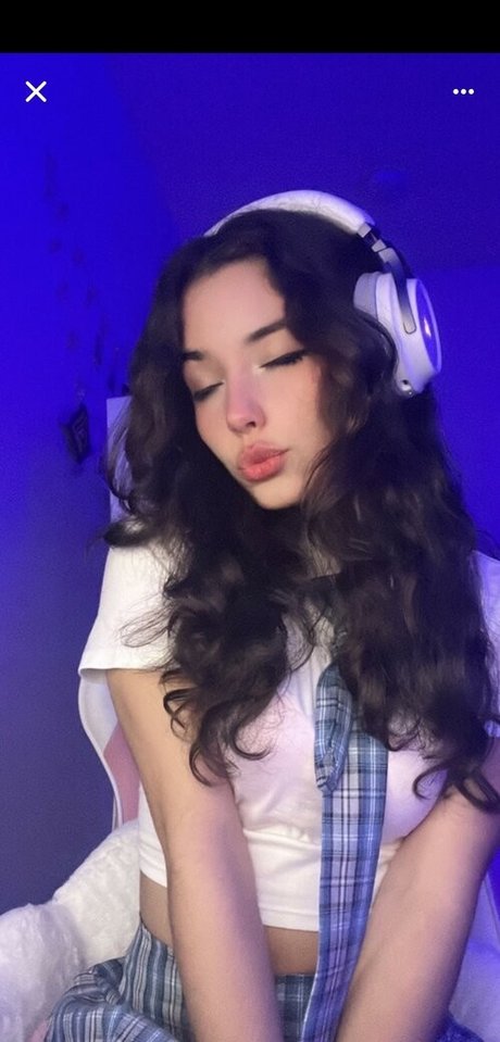 Alee babes star pornographic images