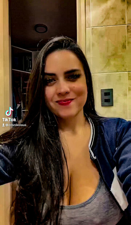 Cris Nikolaus model pic