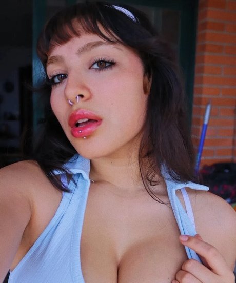 bbybluh nudes star image