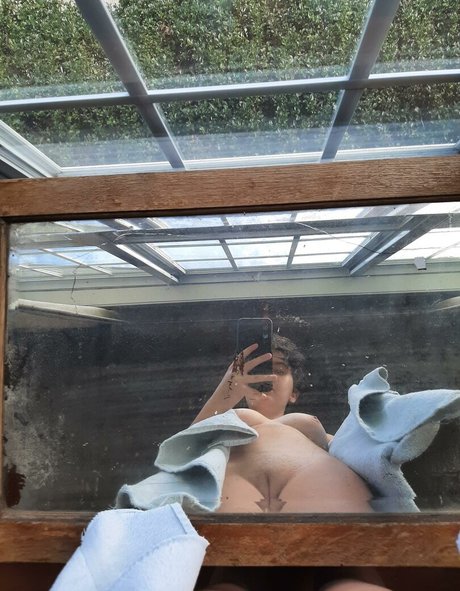 Lousyonie star pornographic pics