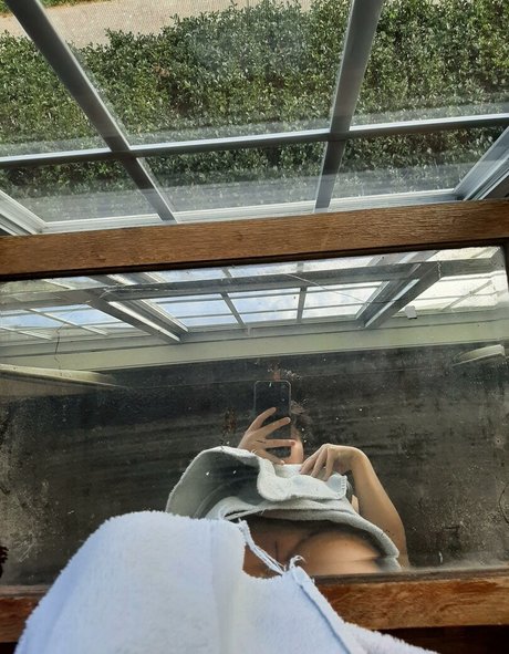 Lousyonie model beautiful picture