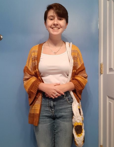 Lousyonie adult model pic