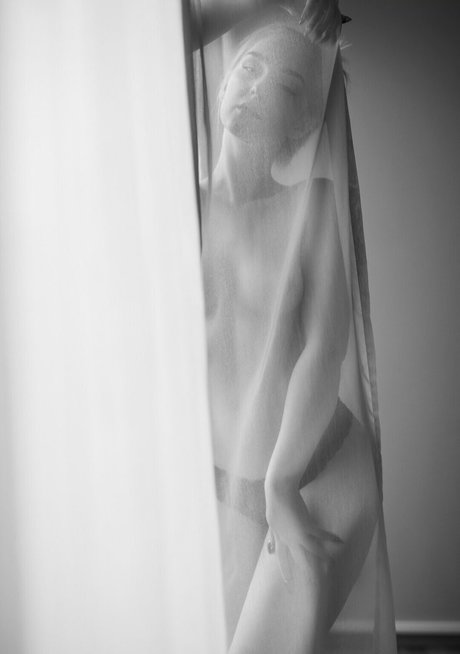 B Smith naked model pic