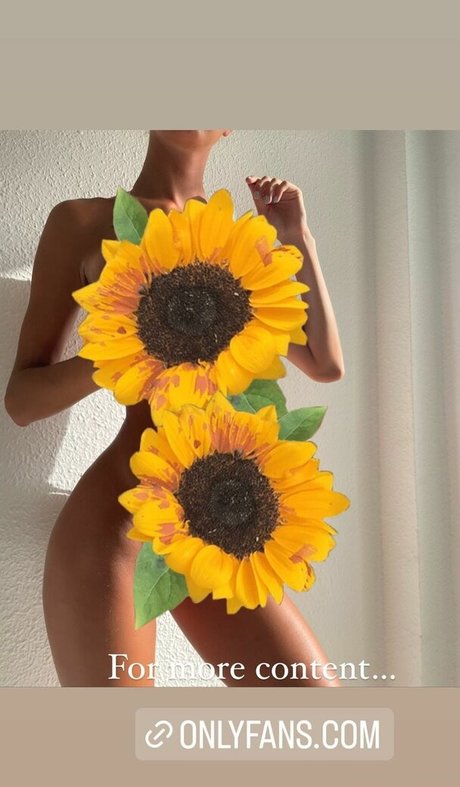 CaitlinJessie star porn img