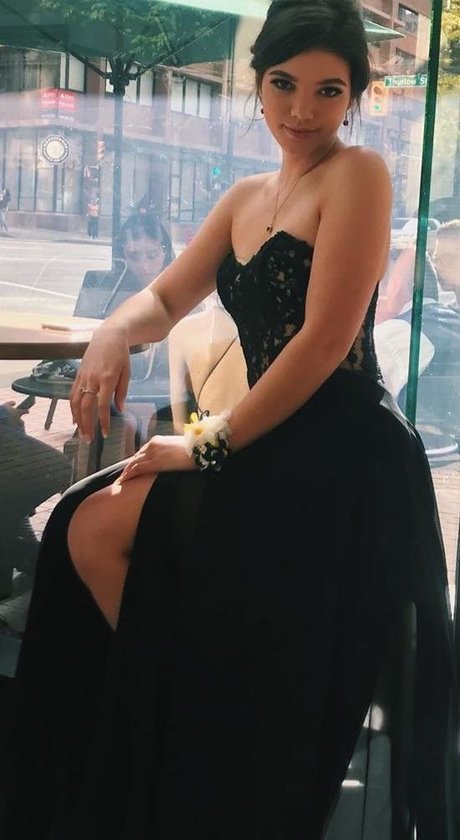 Alisha Newton pretty pornstar photos