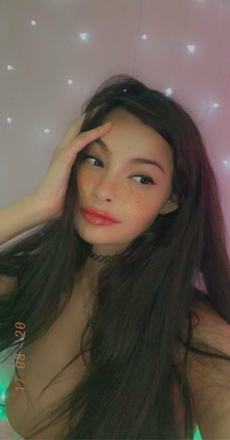 VantaBee model hd photo