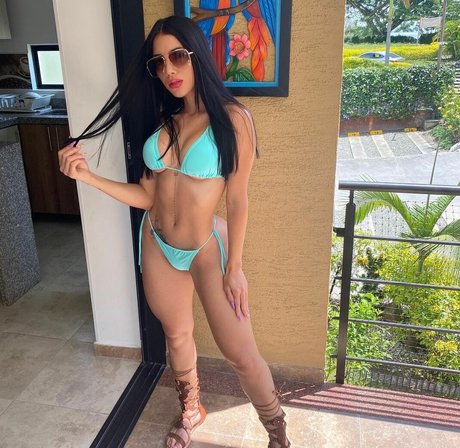 betsyarenas pretty star photo