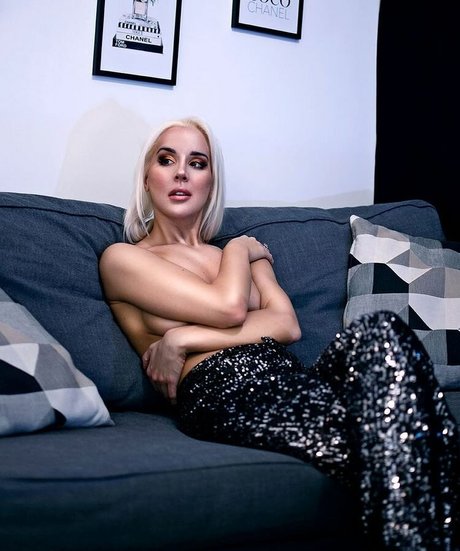 Aniela Bogusz model hot photos