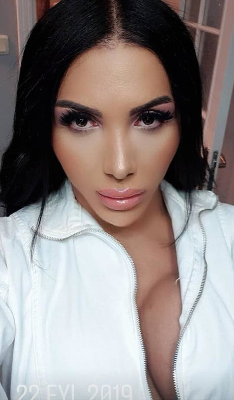 TS Afet Yakar pornographic model image