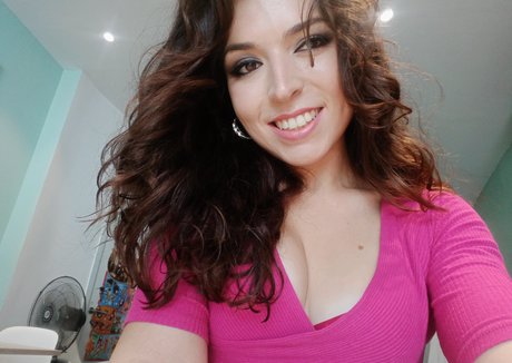 Vibes Victory model pornographic pic