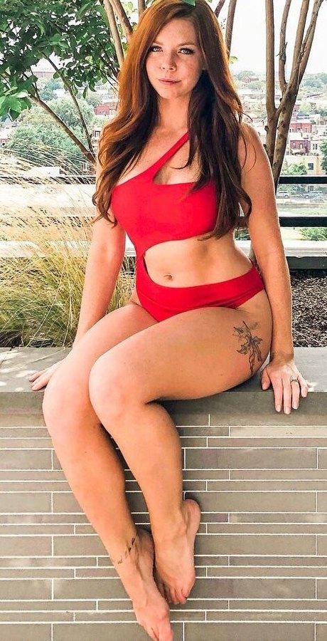 Ashleynmaynard art model galleries