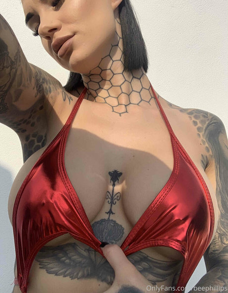 beephillips model hot image