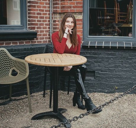 Jasmin Lutke model hot images