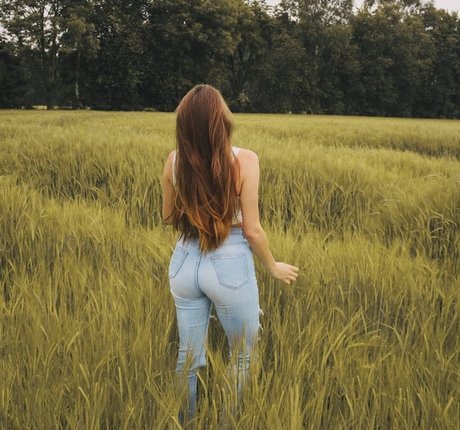 Jasmin Lutke exclusive actress photo