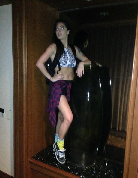 twomgovercsquared art model archive