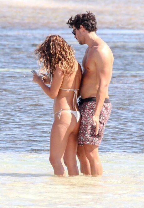 Paula Fernandes actress gallery