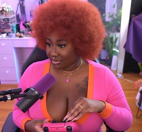 Xmiramira xxx actress photo