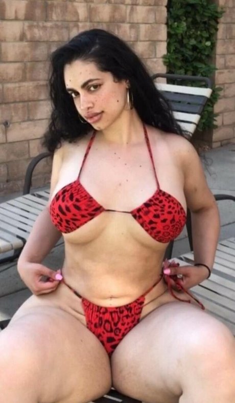 Razan Shihadeh model nude images