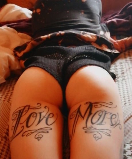 Bambiicandy model naked photo