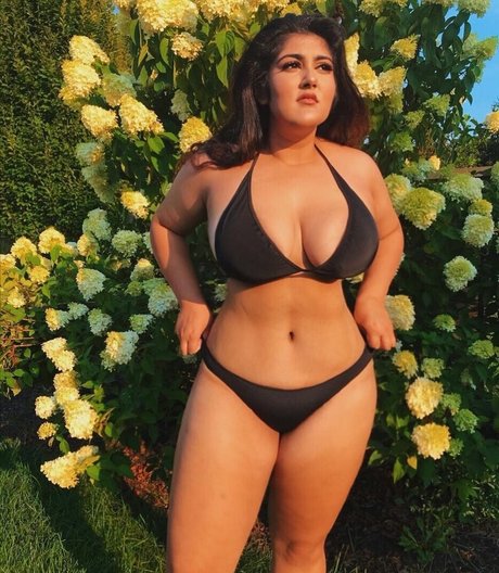 Prettydesibabixo pornstar erotic pics