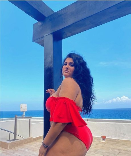 Prettydesibabixo nude pornstar images