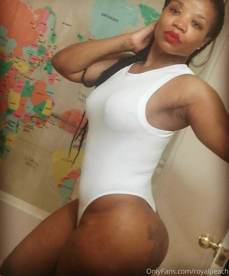 Sweetest Peach sexy model pic