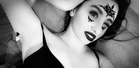 KylieeOW art star galleries