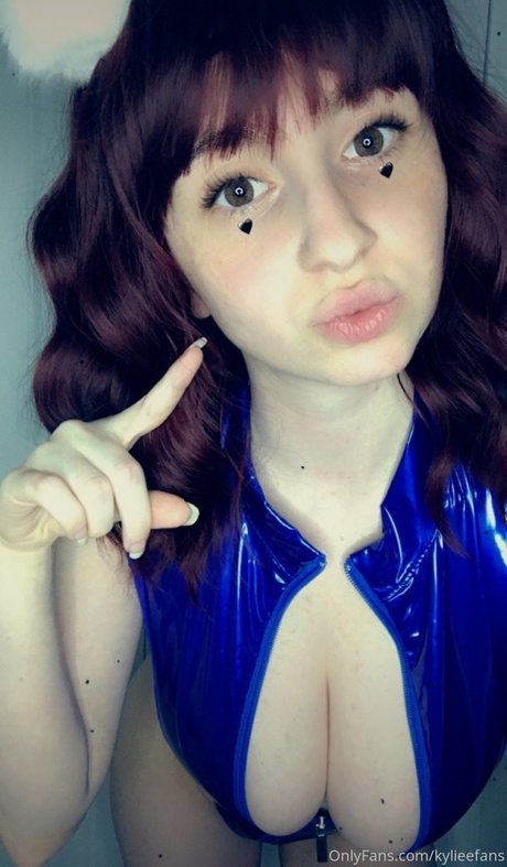 KylieeOW pornstar art gallery