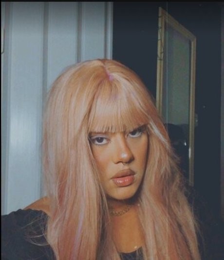 llouiexx free actress photos