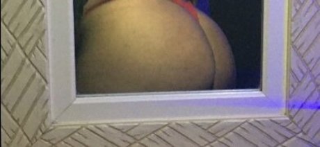 llouiexx exclusive model image