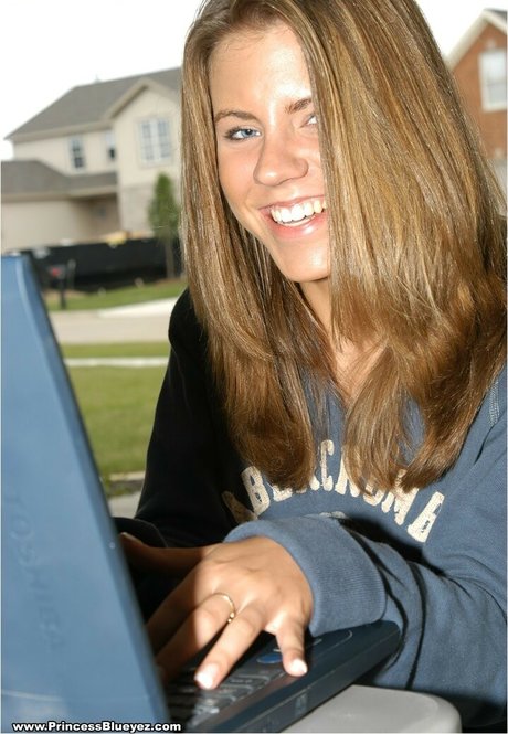 PrincessBlueyez model adult gallery