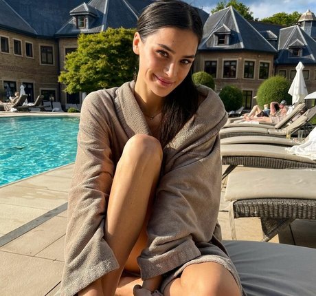 Sandra Dziwiszek porn model archive