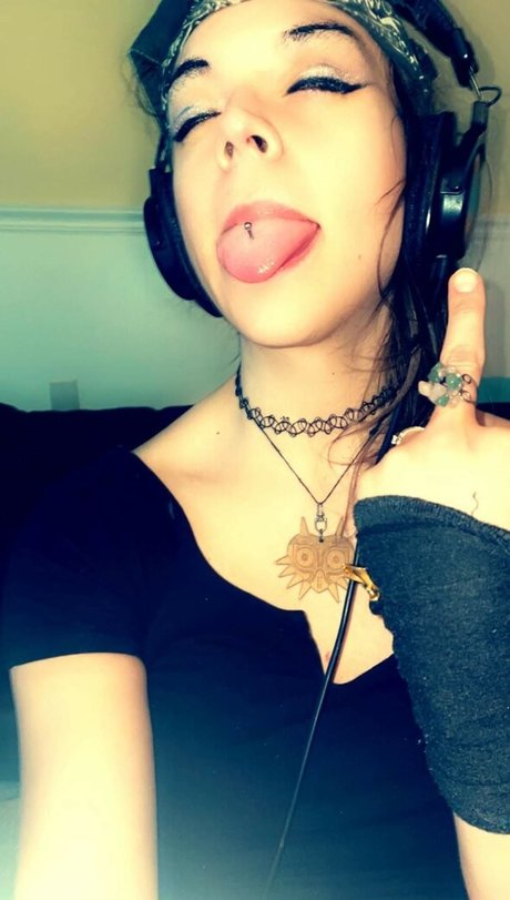 NatnSera hot star img