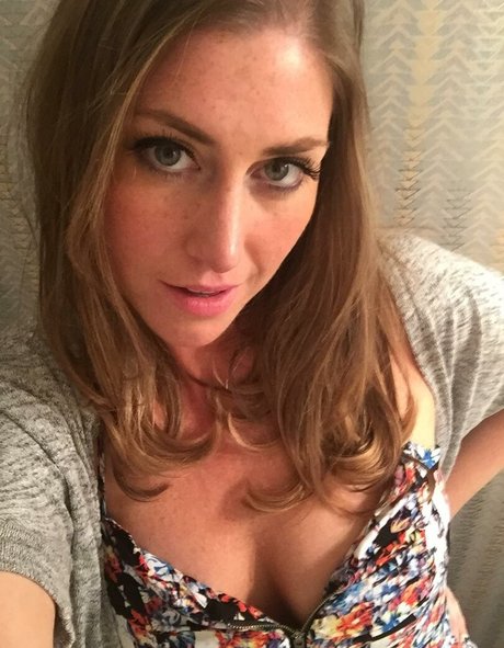 SweetHaleyGales sex model img