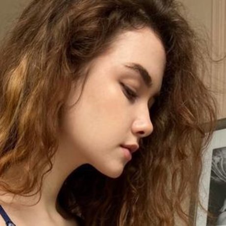 Petitesofi model beautiful img