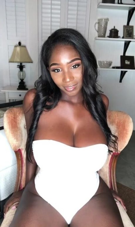 Ellie Mae erotic pornstar pics