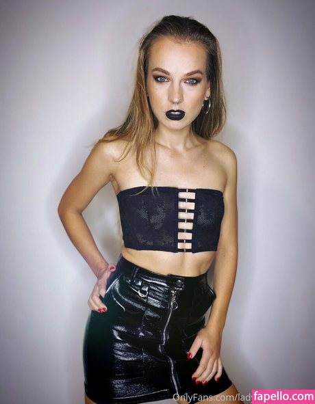 Lady Annabelle top actress img