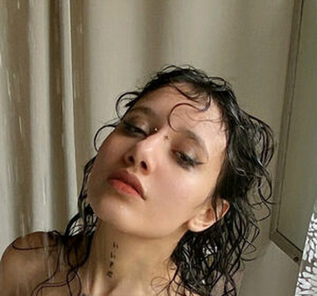 peaublue erotic actress image