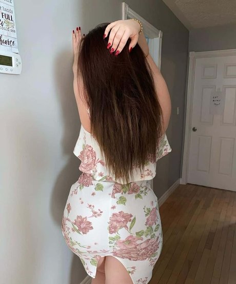 Sofia MacBeth model sexy photo