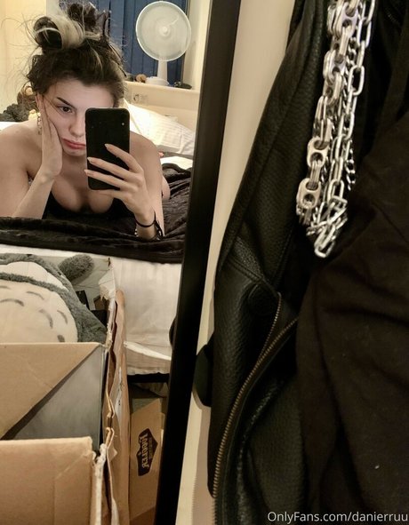 danierruu art actress galleries