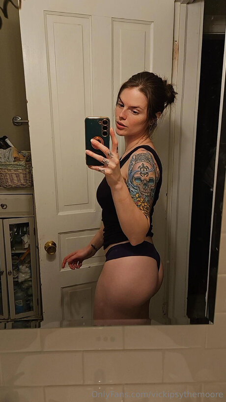 vickipsythemoore nudes pornstar images