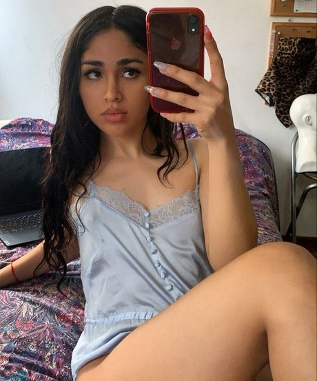 TS Mademoiselle Gia hot model pic