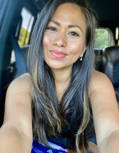 Tinkerbellish hot model pics