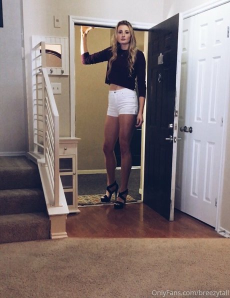 breezytall star naked photo