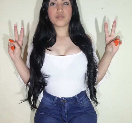 Elis Scratching ASMR pornstar free image