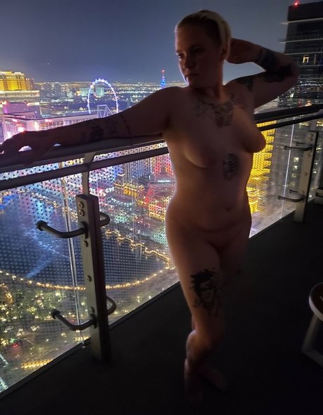 Skeletons twin model nudes image