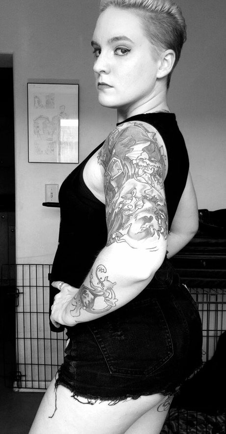 Skeletons twin beautiful actress photo