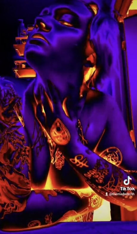 Skeletons twin free actress image